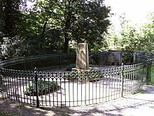 Wielands Grabobelisk im Park des Guts Oßmannstedt (Quelle: Wikimedia)