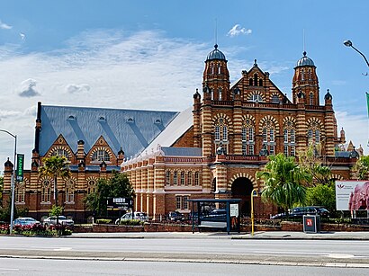 How to get to Old Museum Building with public transport- About the place