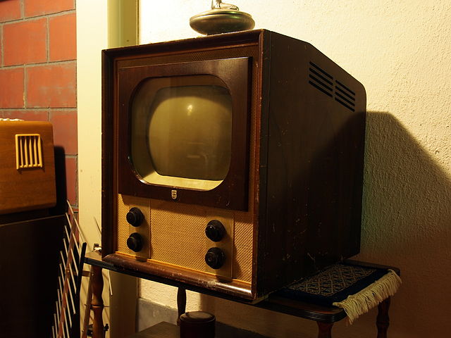 640px-Old_Philips_television_set,_pic7.JPG (640×480)