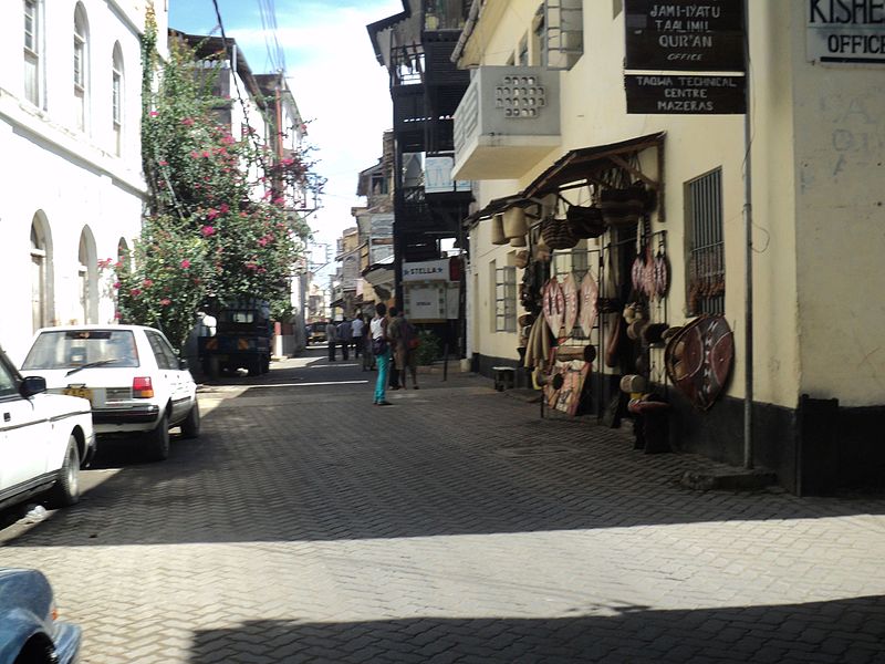 File:Old Town, Mombasa, Kenya.jpg