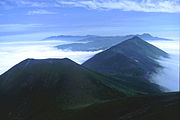 オプタテシケ山と美瑛富士（2005年8月）