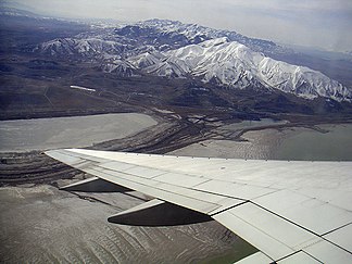 Oquirrhbergen från nordost, nedanför Great Salt Lake