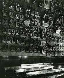 Coats of arms of professors and students in the Aula Magna, Palazzo Bo. Photo by Paolo Monti, 1966 Paolo Monti - Servizio fotografico (Padova, 1966) - BEIC 6346855.jpg