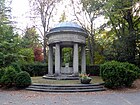 Parkfriedhof Lichterfelde Brunnentempel.jpg