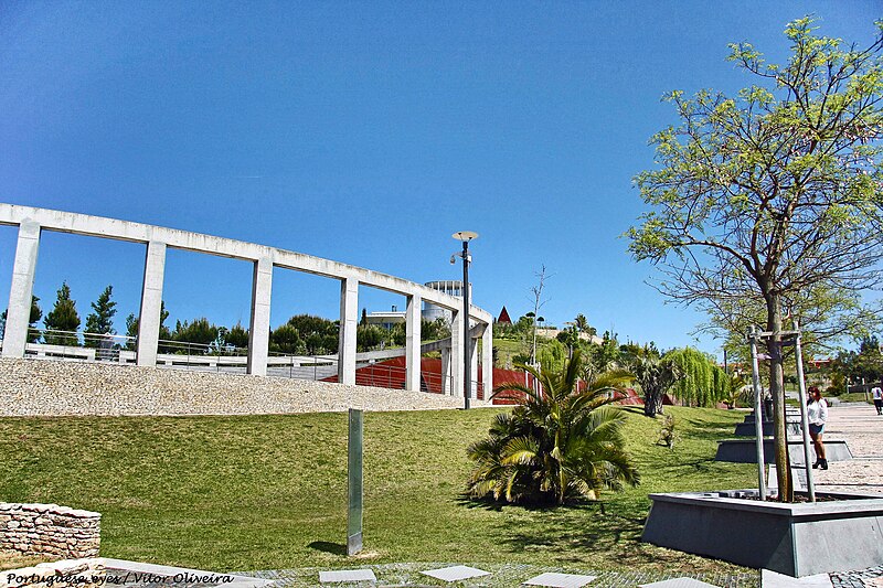 File:Parque dos Poetas - Oeiras - Portugal (41640337774).jpg