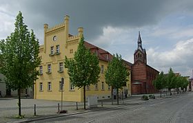 Peitz - Rathaus und Kirche 0001.jpg
