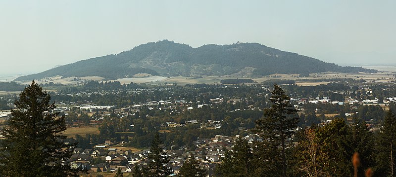 File:Peterson Butte from Ridgeway Butte, Lebanon, Oregon - panoramio.jpg