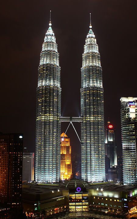 ไฟล์:Petronas_Towers,_Kuala_Lumpur_(3323152170).jpg