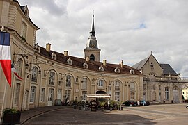 Fachada de la plaza Fer à Cheval