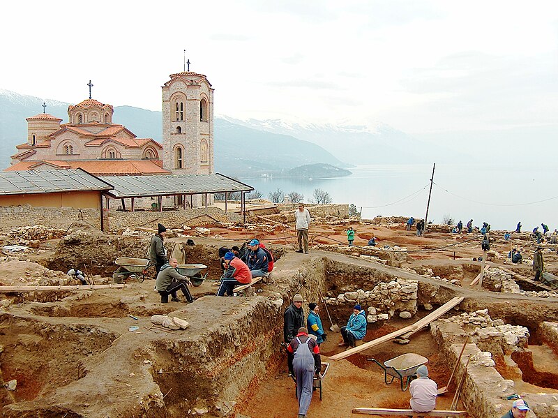 File:Plaoshnik-Ohrid.jpg
