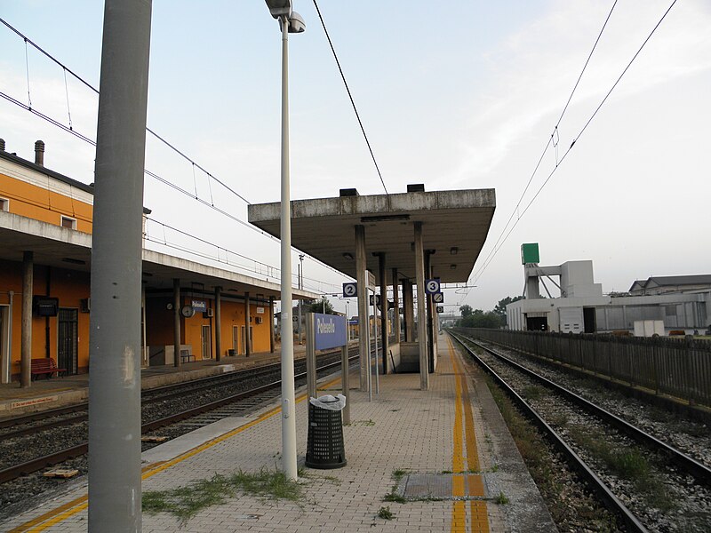 File:Polesella train station (3).jpg