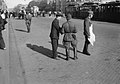 Politi eller militære på 25 Oktober Prospekt i Leningrad (1935) (10421770475).jpg