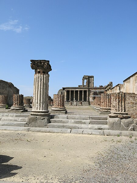 File:Pompei 2015 (18485163568).jpg