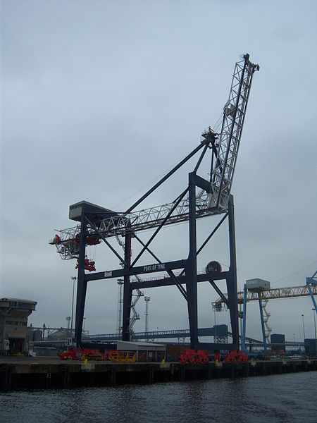 File:Port of Tyne crane, River Tyne, 17 September 2014.JPG