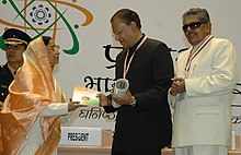 Ramgoolam receives Pravasi Bharatiya Samman from President of India in 2008 Pratibha Devisingh Patil conferring the Pravasi Bharatiya Samman Award to the Prime Minister of Mauritius, Dr. Navinchandra Ramgoolam, at the Valedictory Session of the 6th Pravasi Bharatiya Divas-2008, in New Delhi.jpg