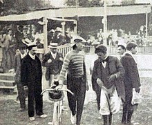 Premier Tour de France 1903, Hyppolite Aucouturier arrive avec le meilleur temps au vélodrome du Bazacle de Toulouse, le 8 juillet.