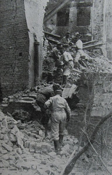 File:Preparation for Destruction of Royal Castle in Warsaw.jpg