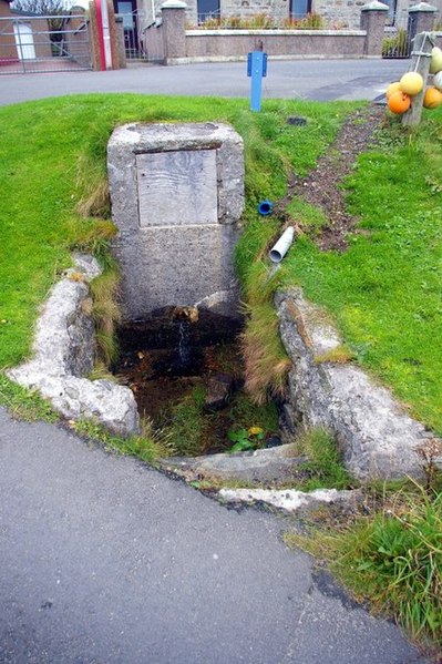 File:Pump at Port of Ness - Srùb-uisge Port Nis - geograph.org.uk - 593830.jpg