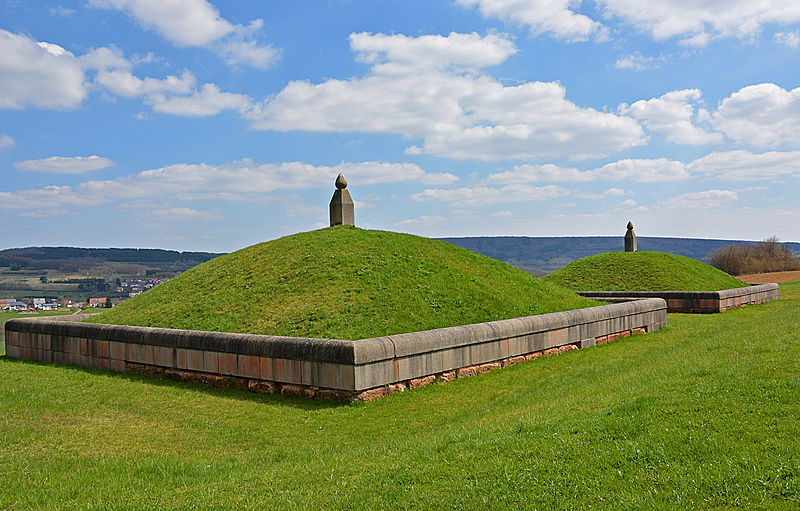 File:Röm. Grabhügel bei Oberlöstern.jpg