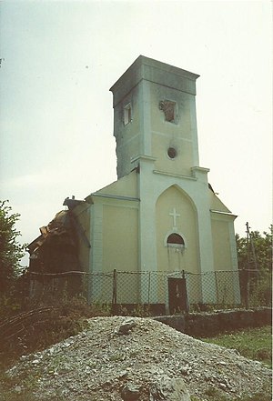 Razrušena crkva s prednje strane