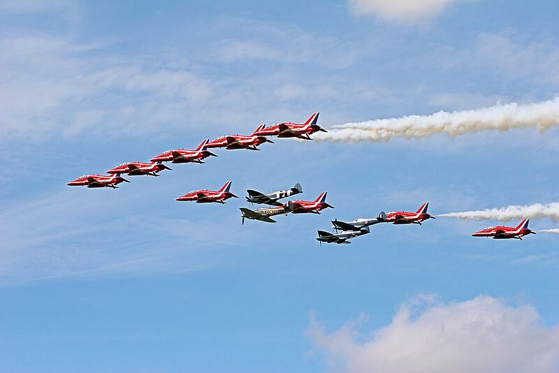 File:Red Arrows - RIAT 2007 (3089183518).jpg