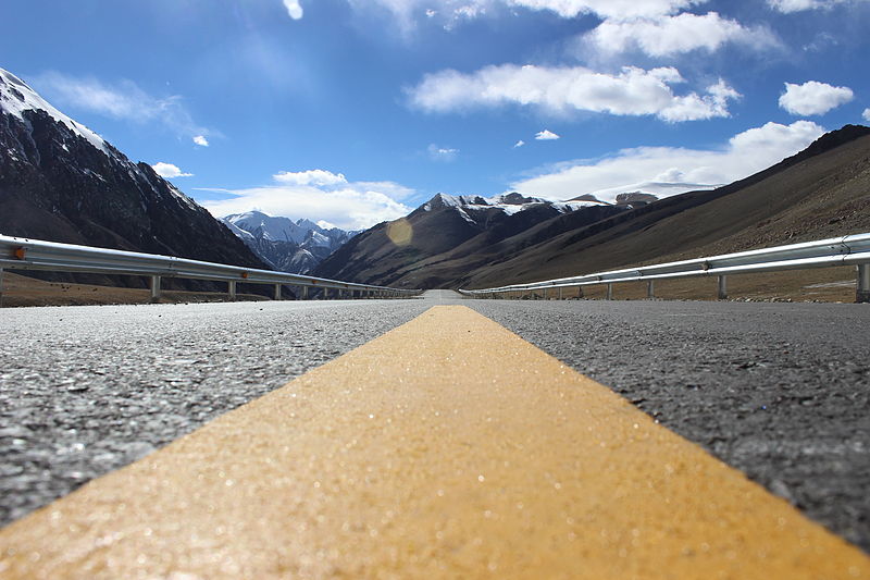 File:Road to Khunjerab Pass.JPG