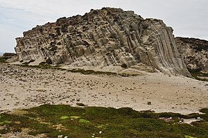 Granite (light) with sheeted veins of greisen (dark) at Cligga Head, Cornwall Rocks on Cligga Point (6250).jpg