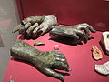 Bronzene Hände von Statuen, vorne aus Matilo, hinten links aus Forum Hadriani, hinten rechts aus Hoogwerf, Naaldwijk FO: Matilo AO: Rijksmuseum van Oudheden, Leiden