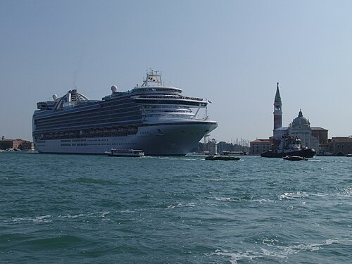 Das Mega-Kreuzfahrtschiff "Ruby Princess" in Venedig, 2011