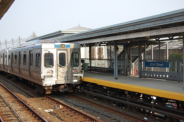 Market–Frankford Line train at 63rd Street station in 2007