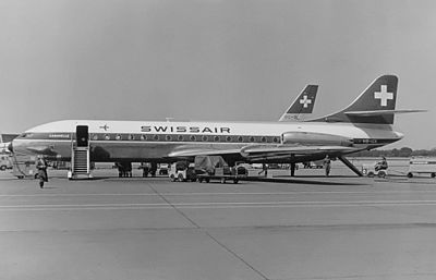 Le 27 mai 1955, le prototype 01 de la Caravelle effectue son premier vol à l'aéroport de Toulouse. Le biréacteur français est mis en service le 6 mai 1959 avec Air France, et quelques Caravelle sont encore actives dans les années 2000, la dernière étant retirée en juillet 2005. Ici, un appareil de Swissair en juillet 1961 (définition réelle 1 040 × 668)