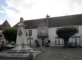 Balai kota dan memorial perang di Saint-Loup-sur-Semouse