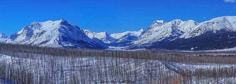 File:Saint Mary Lake Pano-2.jpg (8644097563).jpg