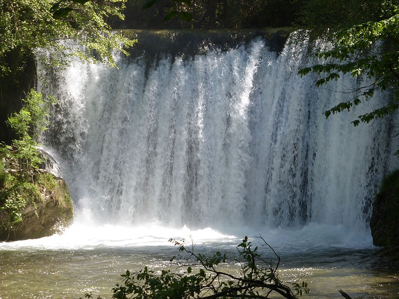 File:Sainte Eulalie en Royans, La cascade blanche.jpg