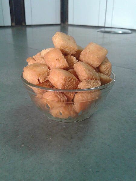 File:Sakkarapara - Gujarati Snack - 1.jpg