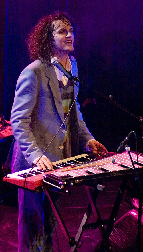 Al Fakir performing in 2007