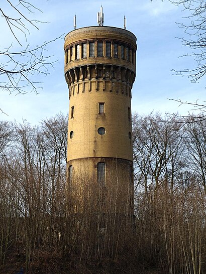 So kommt man zu Wasserturm Fachklinik mit den Öffentlichen - Mehr zum Ort Hier