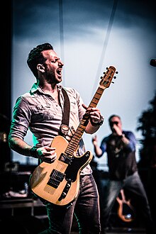 Sean Hurwitz performing live with Smash Mouth in Woodinville, Washington