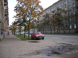 Начало улицы, вид в сторону набережной Чёрной речки