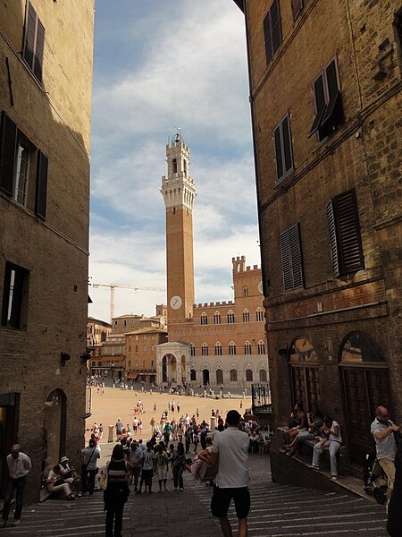 File:Siena, Piazza del Campo..jpg