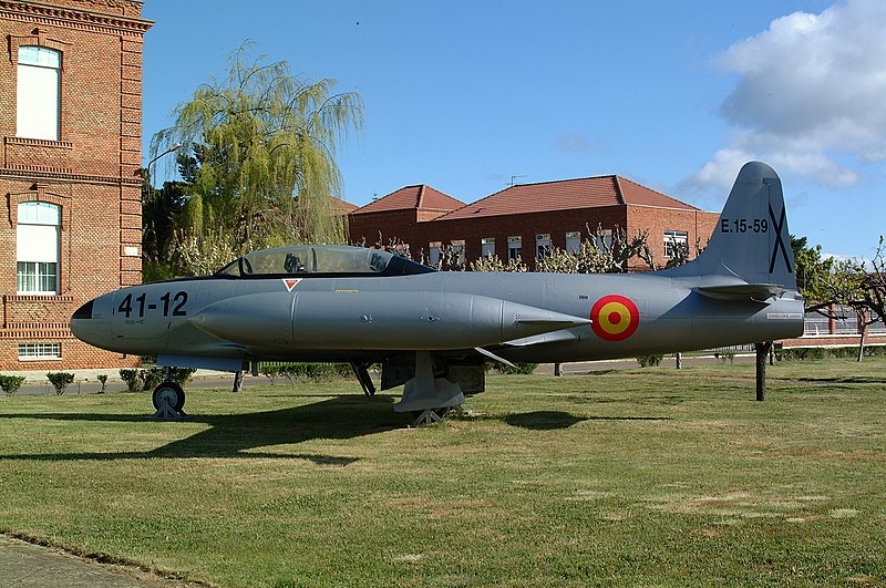 File:Spanish Air Force León NCOs academy E.15-59 41-12 T-33A-1-LO Displayed with two other T-33s near parade ground (2941638786).jpg