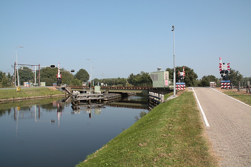 File:Spoorbrug Meppel - Buitenvaart, Jaagpad - 06.JPG