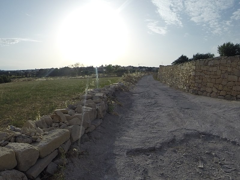 File:Sqaq tal-Ħofra, Ħaż-Żebbuġ, Malta - panoramio (1).jpg