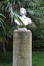 Monument à Léon Dierx par Léopold de Bony de Lavergne, square des Batignolles, à Paris.