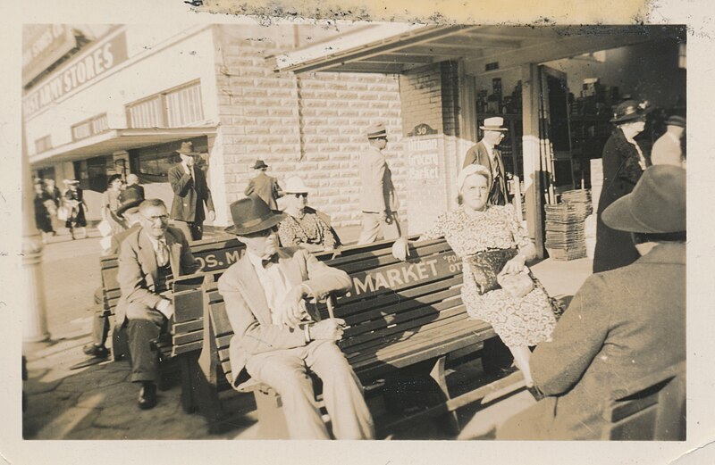 File:St. Petersburg Green Benches.jpg