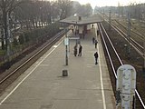 Peron stacji. Widok z kładki w kierunku Zielonki (2008)
