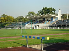 Tribunes, couverture en voile mince de béton armé (architectes René Poulain et Paul Huan).