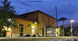 Stazione di Albacina in notturna.jpg