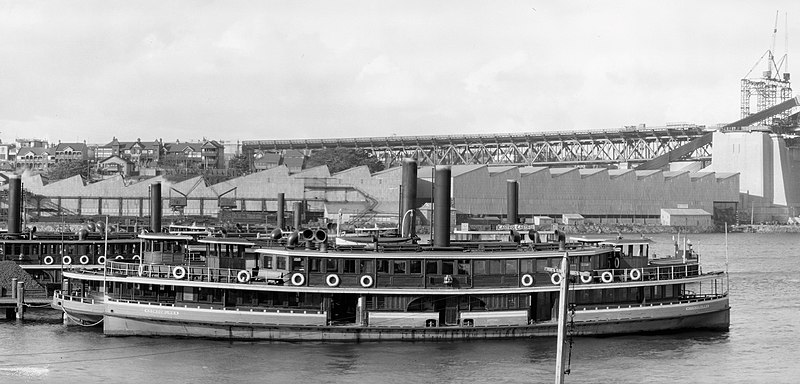 File:Sydney ferry KOOKOOBURRA at McMahons Point.jpg