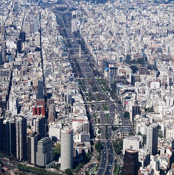 File:Třída Avenida 9 de Julio a obelisk - Buenos Aires - panoramio.jpg